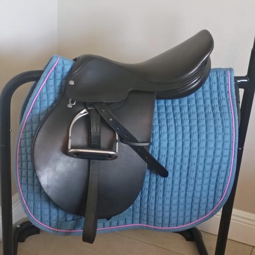 16.5" Crosby Olympic Works Close Contact Saddle Package
