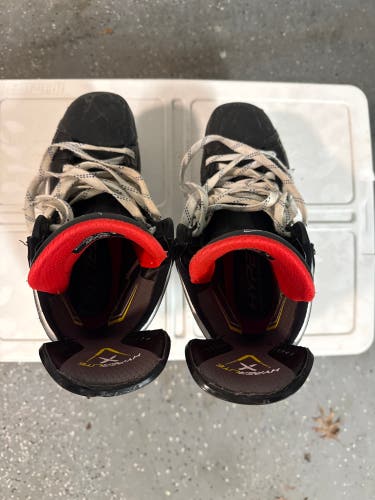 2021 Bauer Vapor Hyperlite Hockey Skates 8.5 (Used)