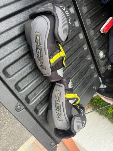 Senior Large CCM Tacks Elbow Pads (Used)