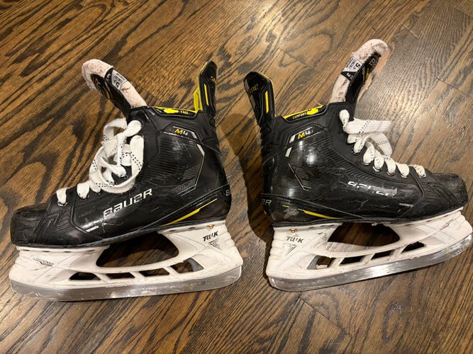 2022 Bauer Supreme Mach Hockey Skates 6.5 (Used)