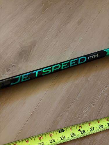 Senior CCM JetSpeed FTW Right Handed Hockey Stick P28 65 Flex (Used)