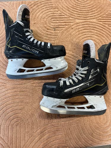 Intermediate Bauer Supreme M40 Hockey Skates 6 (Used)