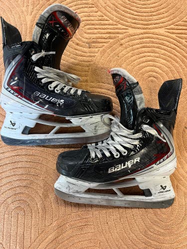 Senior Bauer Vapor Fly40 Hockey Skates 7 (Used)