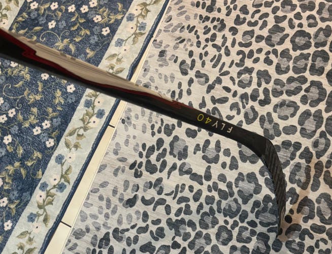 Intermediate Bauer Vapor Fly40 Left Hand Hockey Stick P28 55 Flex (Used)