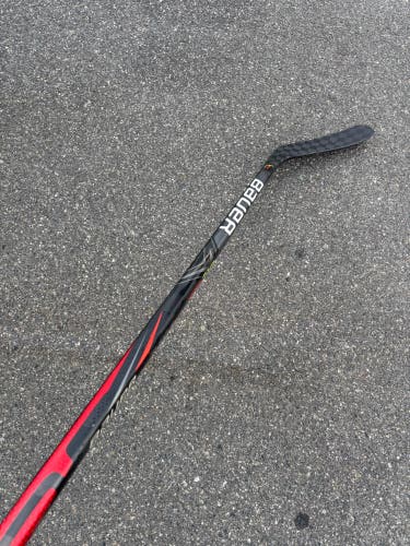 Intermediate Bauer Vapor Flylite Hockey Stick Right Handed P88 50 Flex