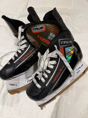 Black 2023 True HZRDUS 5x Hockey Skates Regular Width Size 5.5 (Barely Used)