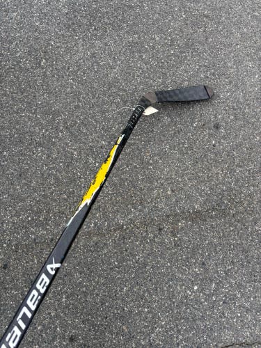 Youth Bauer Vapor Flylite Hockey Stick Right Handed P92 30 Flex (Used)