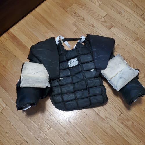 Medium 1998 Goalie Chest Protector (Used)