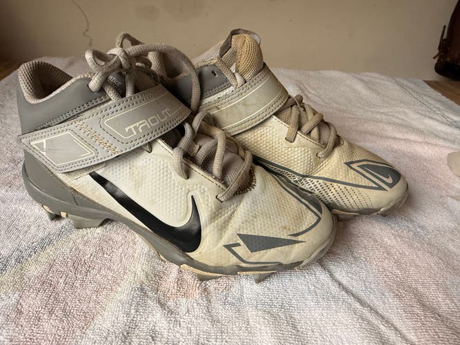 White Kid's 3.5Y (Big Kids / Youth) Nike Trout (Used)