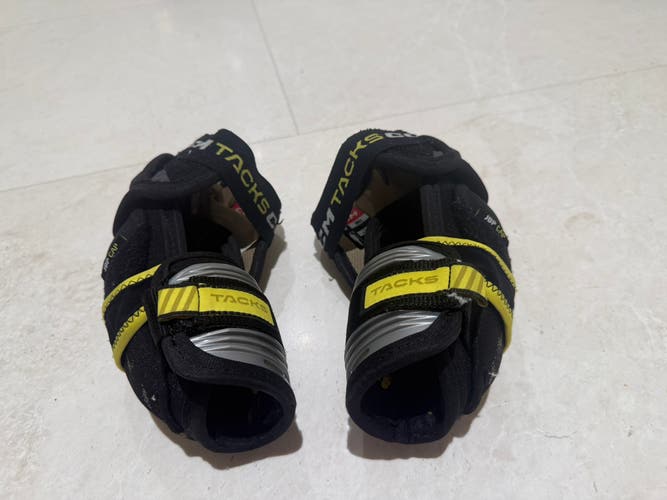 Junior Small CCM Tacks AS-V Elbow Pads (Used)