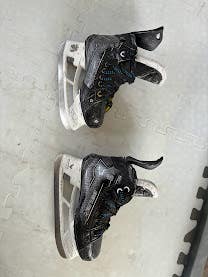 Black 2024 Bauer Supreme M50 Pro Hockey Skates Regular Width Size 2.5 (Used)