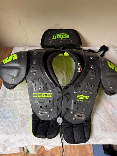 Small Youth Schutt DS Flex Shoulder Pads (Used)