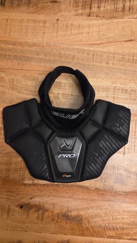 New Bauer Pro Goalie Senior L/XL neck guard