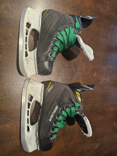 Bauer Supreme 140 Hockey Skates Regular Width Size 3 (Used)