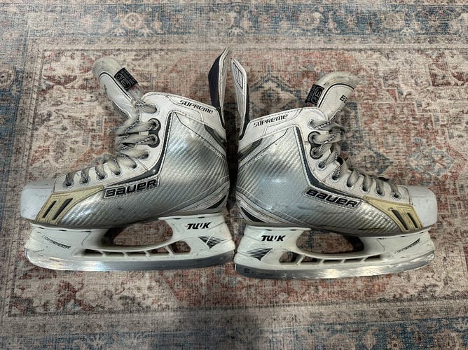 White 2012 Bauer Supreme One.6 Hockey Skates Size 4.5 (Used)
