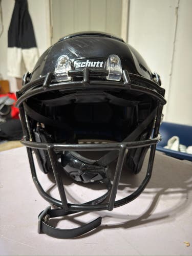 Adult Extra Large Schutt F7 2.0 Helmet (Used)