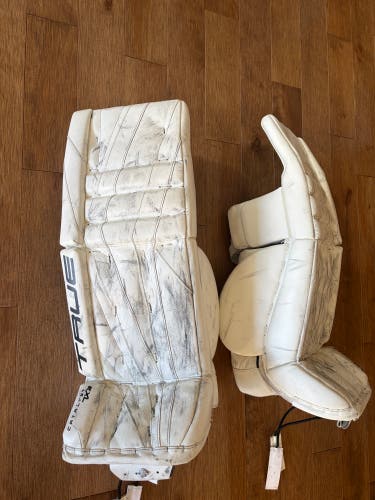 30" True Catalyst 7X3 Goalie Leg Pads (Used)