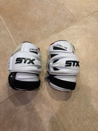 Medium Adult STX Stallion 900 Arm Pads (Used)