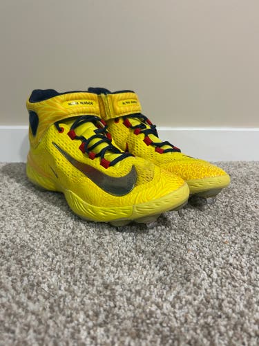 Yellow Men's Size M 11.0 (W 12.0) Nike Nike alpha huarache elite 4 Metal (Used)