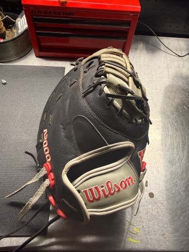 Wilson A2000 RH First Base Baseball Glove 12.5" (Used)