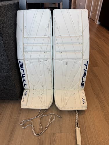 True Catalyst PX3 Custom Goalie Pads 34+2.5 – White/Royal – 2024