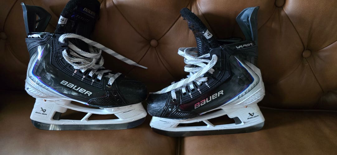 2025 Bauer Vapor Flylite Hockey Skates Regular Width Size 3.5 (Used)