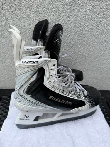 White 2025 Bauer Vapor Flylite Hockey Skates Wide Width 7 (Used)