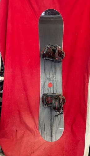 Snowboard:Raider snowboard measuring 155 cm
Bindings: Drake
Size: XL
Directional twin