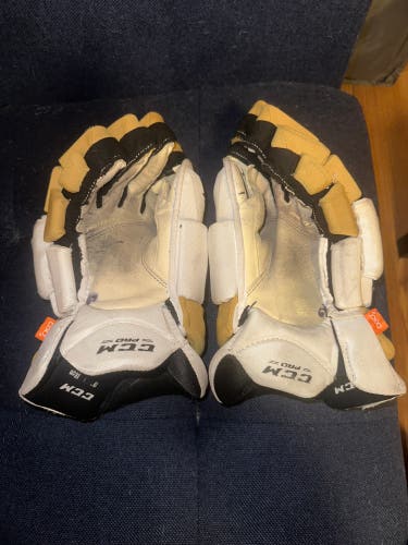 CCM JetSpeed FT1 Pro Stock Gloves 15" (Used)