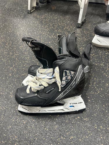 Used True ALM HOCKEY SKATES Senior Hockey Skate Senior 6 11337-S000498186