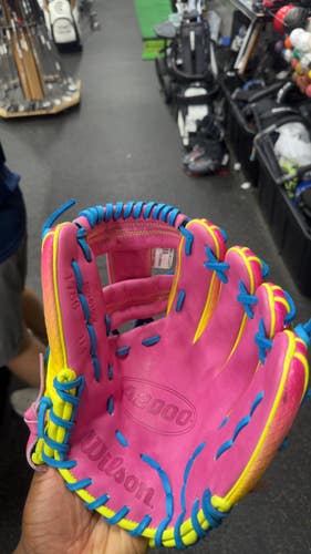 Used Wilson A2000 BB/SB Glove RH Throw Pink 11 1/2" 11337-S000497820