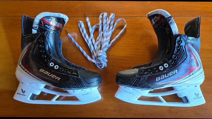 Black/White Bauer Vapor Fly40 Hockey Skates Regular Width 8 (Used)