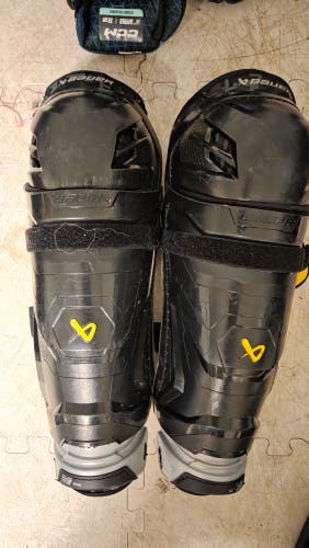 Intermediate Bauer Supreme M3 14" Shin Pads (Used)