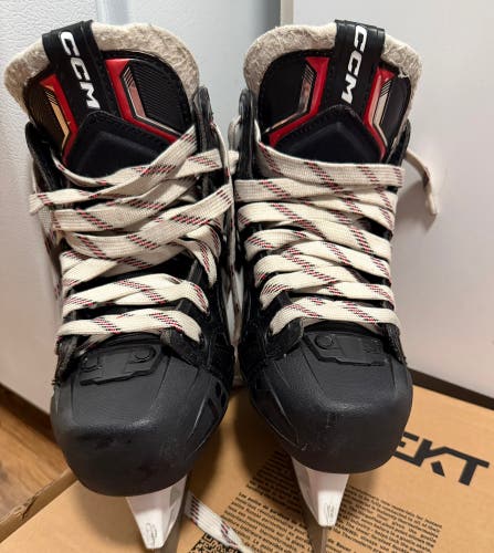 Black CCM Hockey Skates Size 3 (Used)