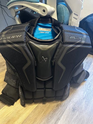 Medium Bauer Elite Goalie Chest Protector (Used)