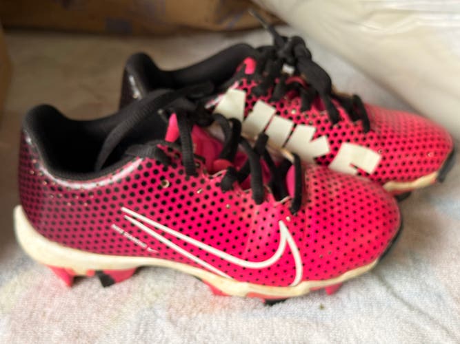Kids 1Y (Big Kids / Youth) Nike Cleats (Used)