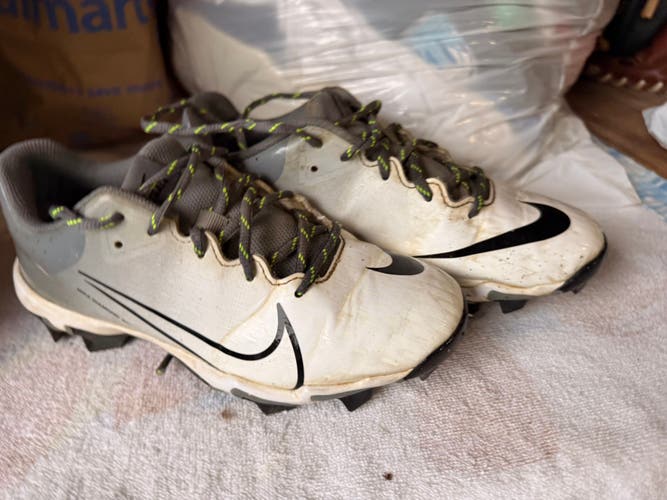 White Kid's 6Y (Big Kids / Youth) Nike (Used)