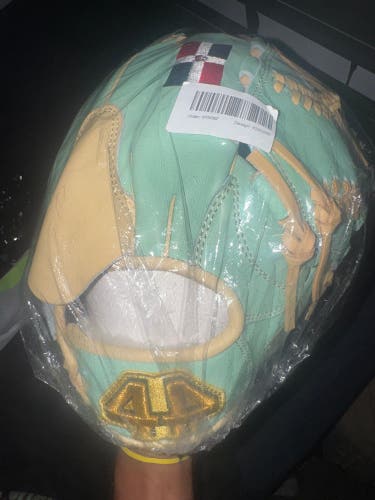 44 Pro Signature Series RH Pitcher's Baseball Glove 12" (New)