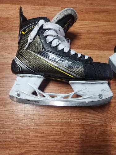 CCM Tacks 9060 Hockey Skates 8.5