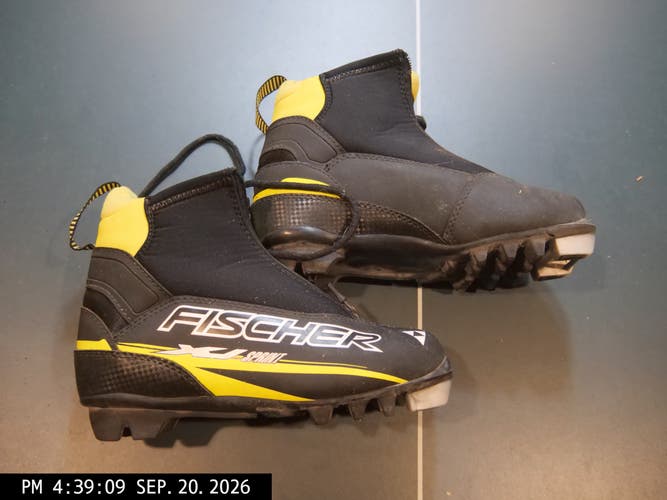 Classic Size EU 35 Fischer XJ Sprint Cross Country Ski Boots (Used)
