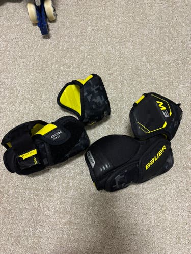 Junior Medium Bauer Supreme M3 Elbow Pads (Used)
