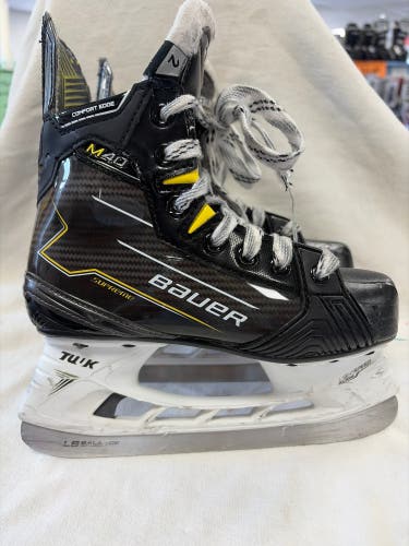 Black 2024 Bauer Supreme M40 Hockey Skates Regular Width Size 2 (Used)