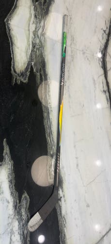 Senior Bauer Vapor Flylite Right Handed Hockey Stick P28 87 Flex (Used)