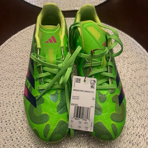 Unisex 6Y (Big Kids / Youth) Youth Adidas Molded Cleats Cleats (New)