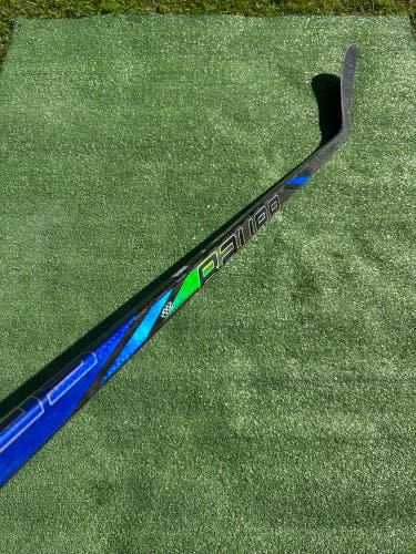 Senior Bauer Nexus Tracer Hockey Stick | LH P92 Simon Benoit