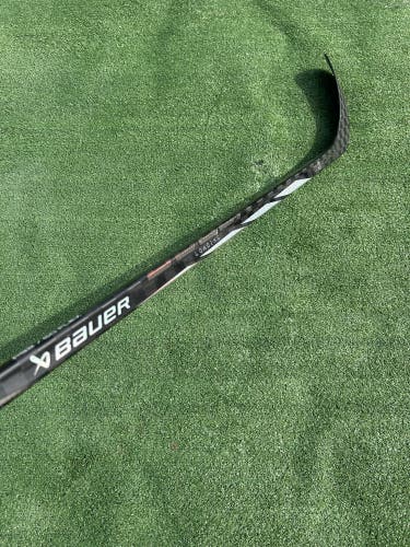 Junior Bauer Proto-R Hockey Stick | RH P92