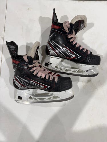 Junior CCM JetSpeed FT470 Hockey Skates Regular Width Size 4 (Used)