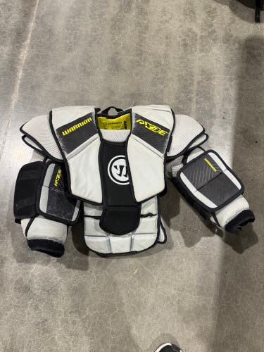 Intermediate Small / Medium Warrior Ritual RX3 E Goalie Chest Protector (Used)