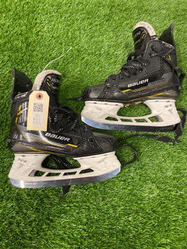 Junior Bauer Supreme M5 Pro Hockey Skates Size 4 (Used)