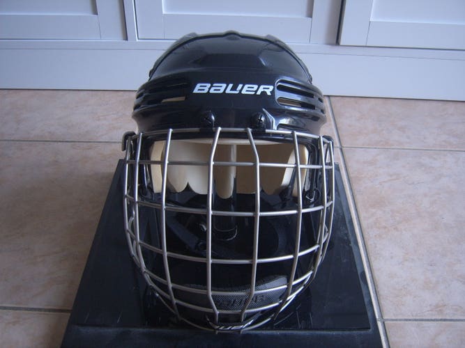 Free Shipping-Good Condition Bauer BHH4500 Hockey Helmet sz Medium Black w/Cage